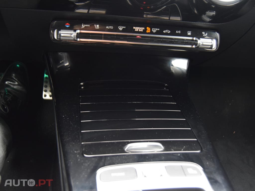 Mercedes-Benz A 250 e AMG Line