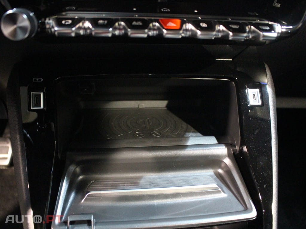 Peugeot E-2008 50 kWh GT