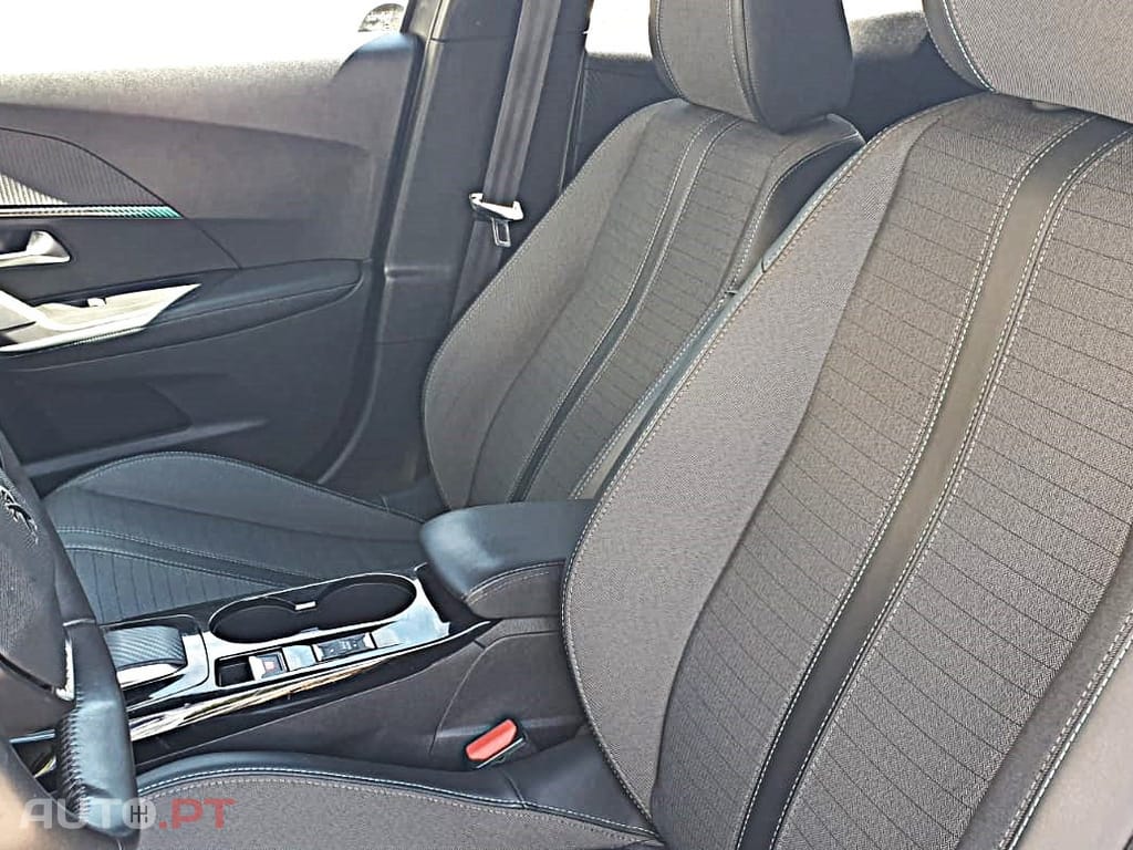 Peugeot 2008 1.2 PureTech Allure Pack EAT8
