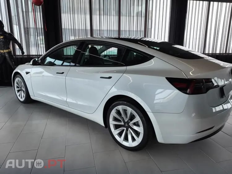 Tesla Model 3 Standard Range Plus RWD