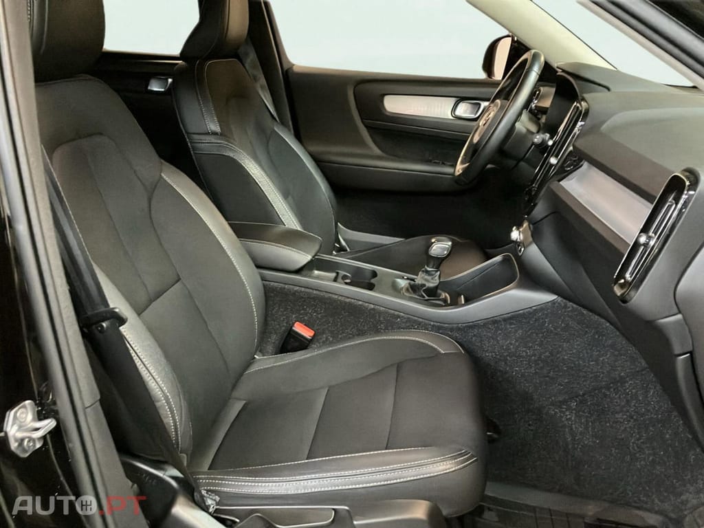 Volvo XC40 1.5 T3 Momentum Plus