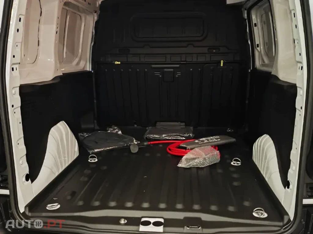 Peugeot E-Partner Standard 50 kWh I.V.A DEDUTIVEL 