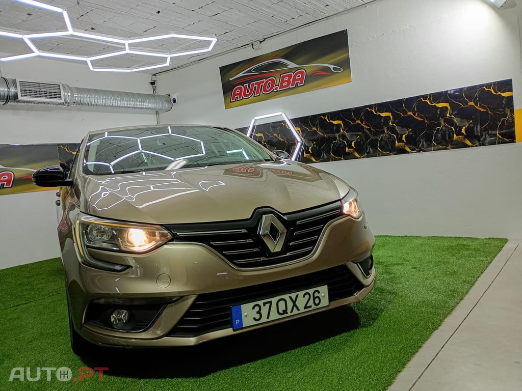 Renault Clio Outro