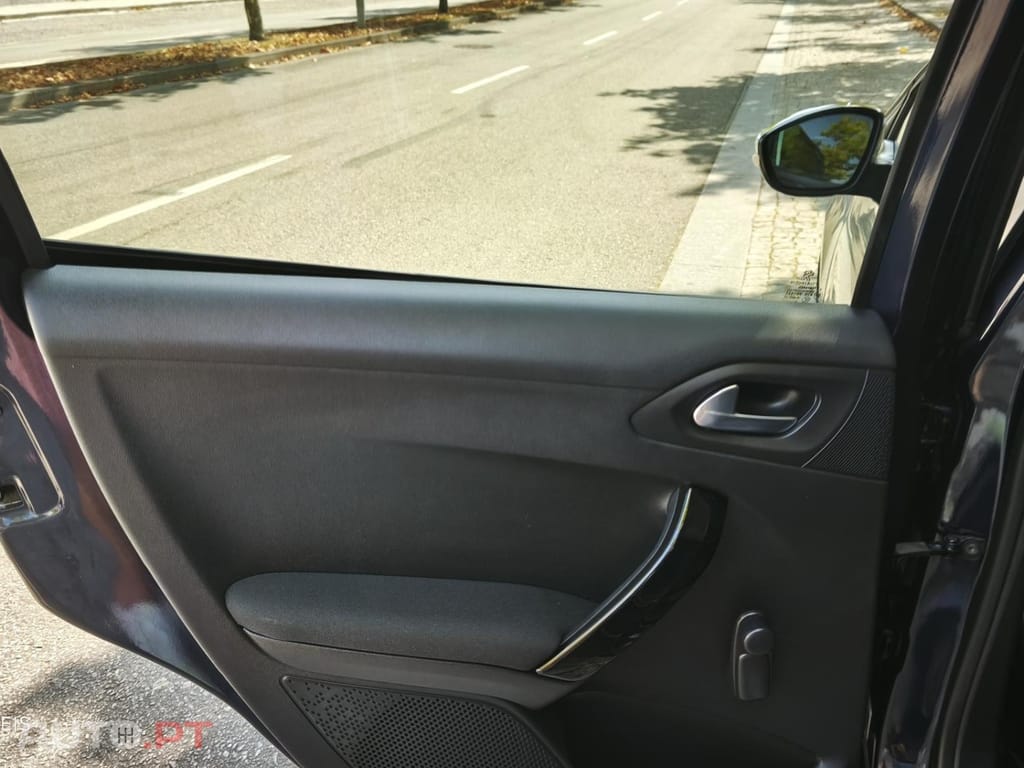 Peugeot 208 PureTech 82 Stop & Start Signature