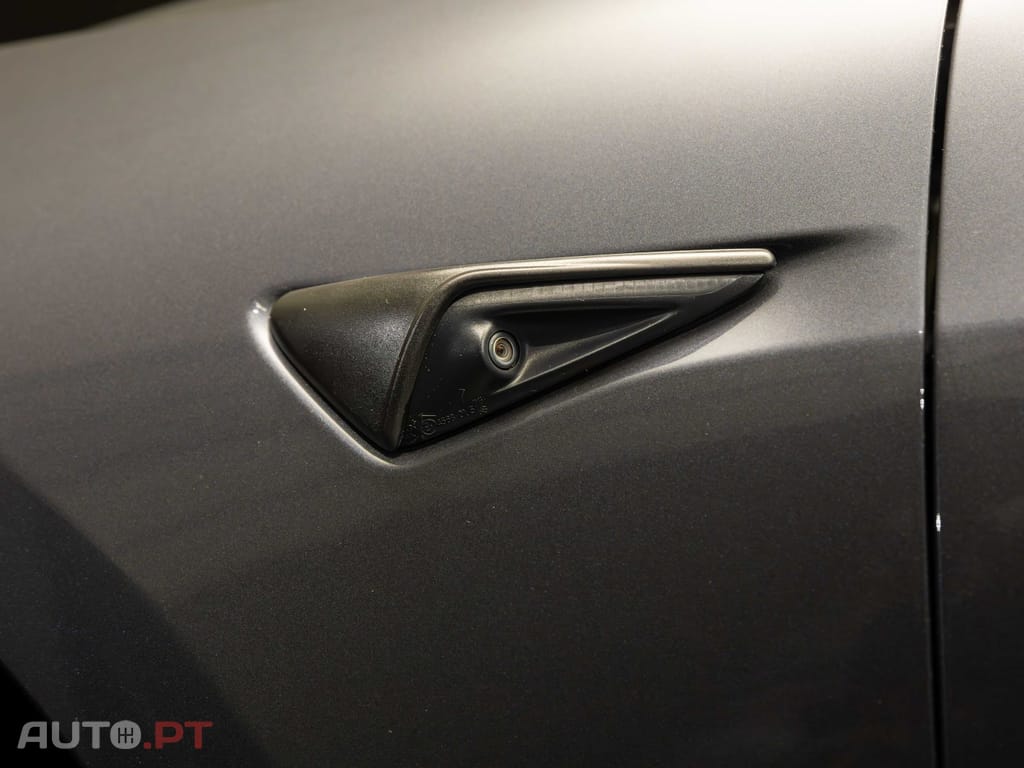 Tesla Model 3 Long-Range Dual Motor AWD