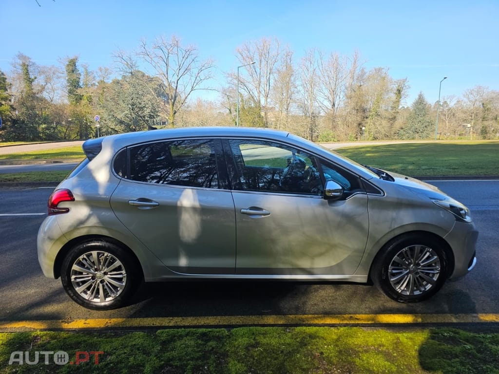 Peugeot 208 Blue-HDi 100 Stop&Start Allure