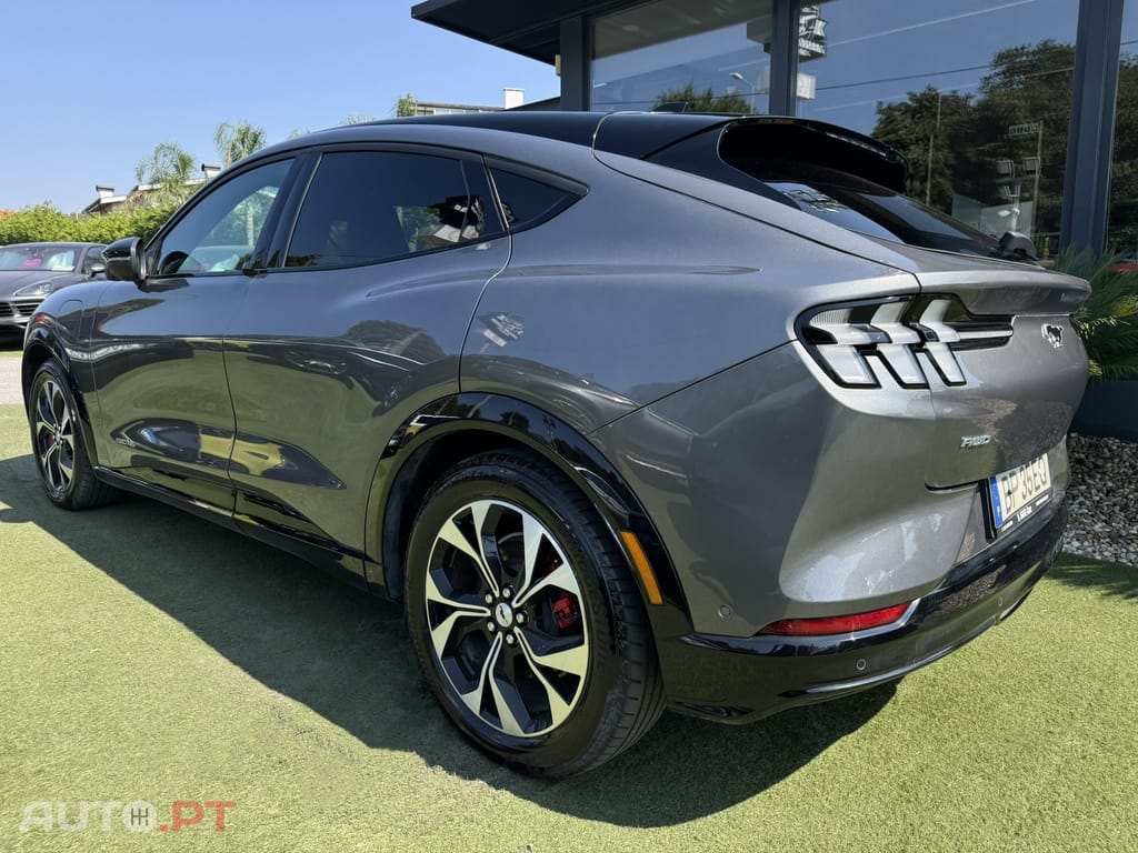 Ford Mustang Mach-E 72.6 kWh Premium AWD
