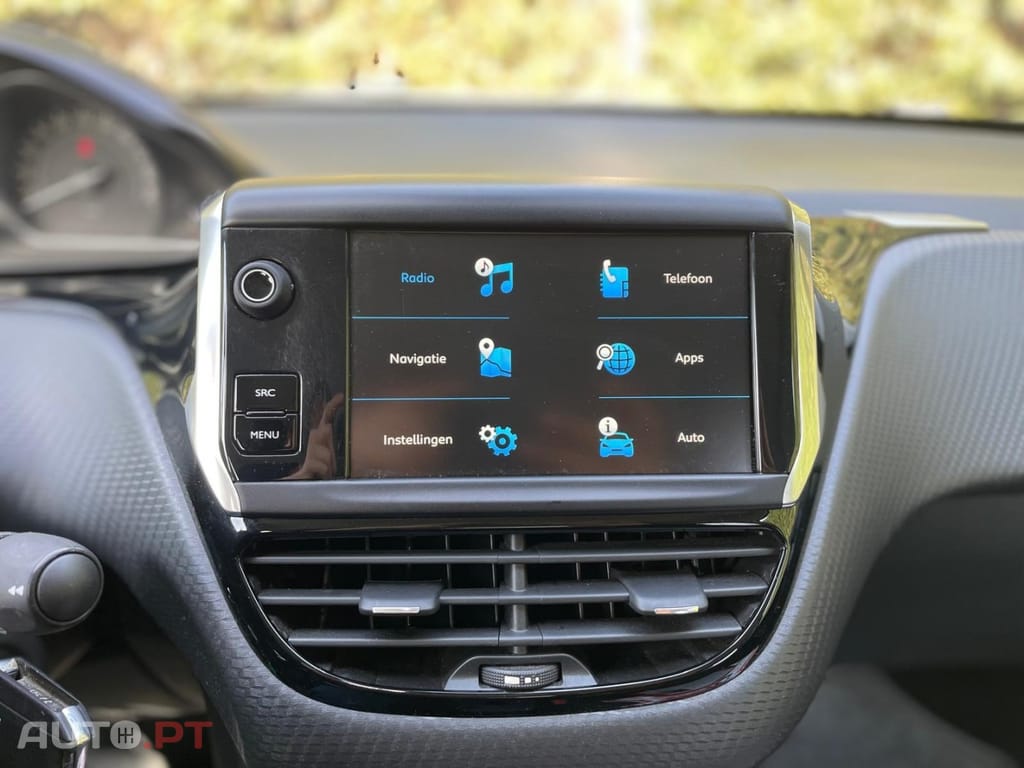 Peugeot 2008 1.2 PureTech Signature EAT6