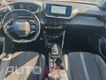 Peugeot 2008 1.2 PureTech Signature EAT6