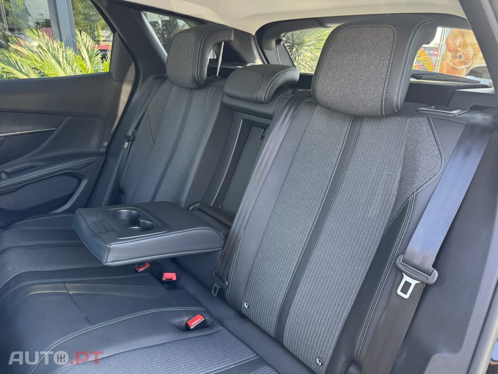 Peugeot 3008 1.6 Hybrid Allure e-EAT8