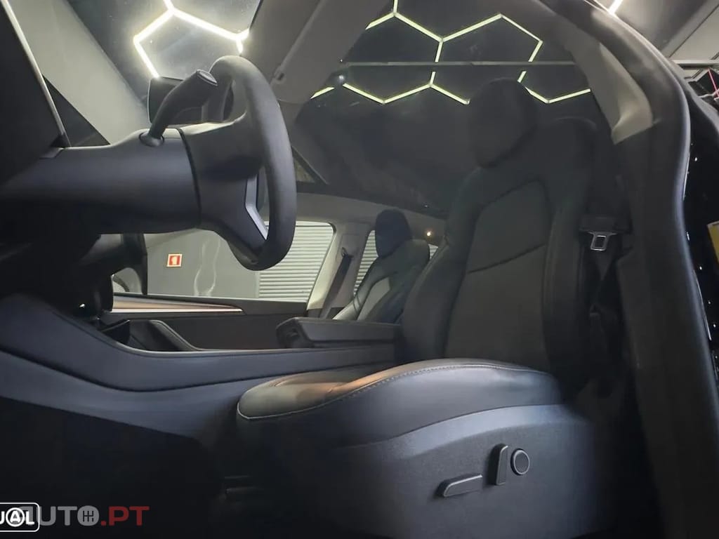 Tesla Model Y Long Range Dual Motor AWD