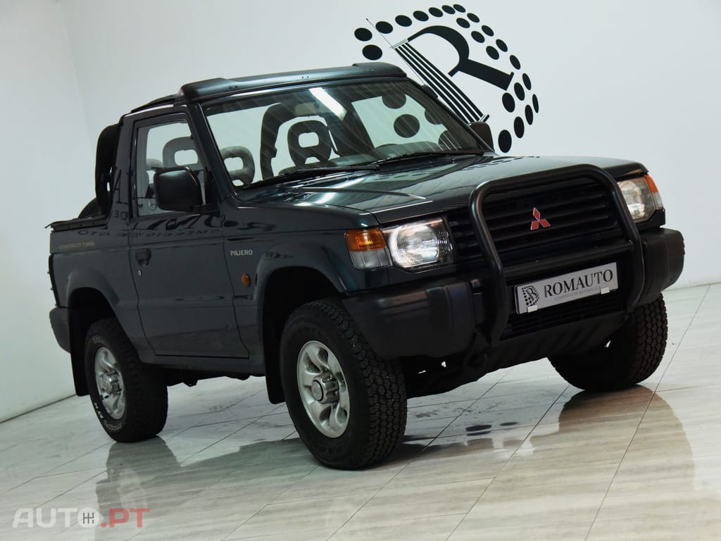 Mitsubishi Pajero 2.5 TD GL Canvas Top
