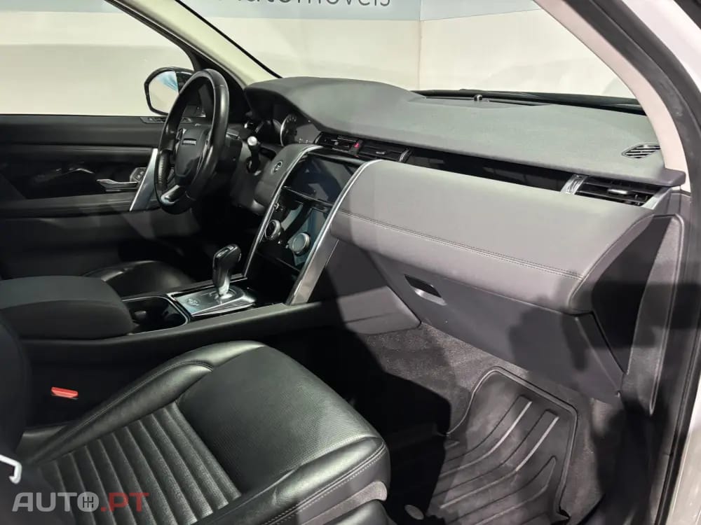 Land Rover Discovery Sport 1.5 I3 P300e AWD R-Dynamic SE