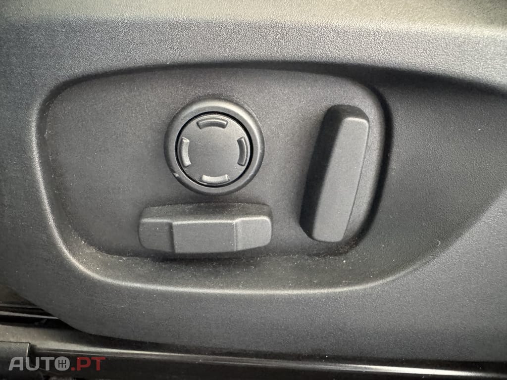 Land Rover Discovery Sport 2.2 SD4 HSE Luxury Auto — fotografia 22
