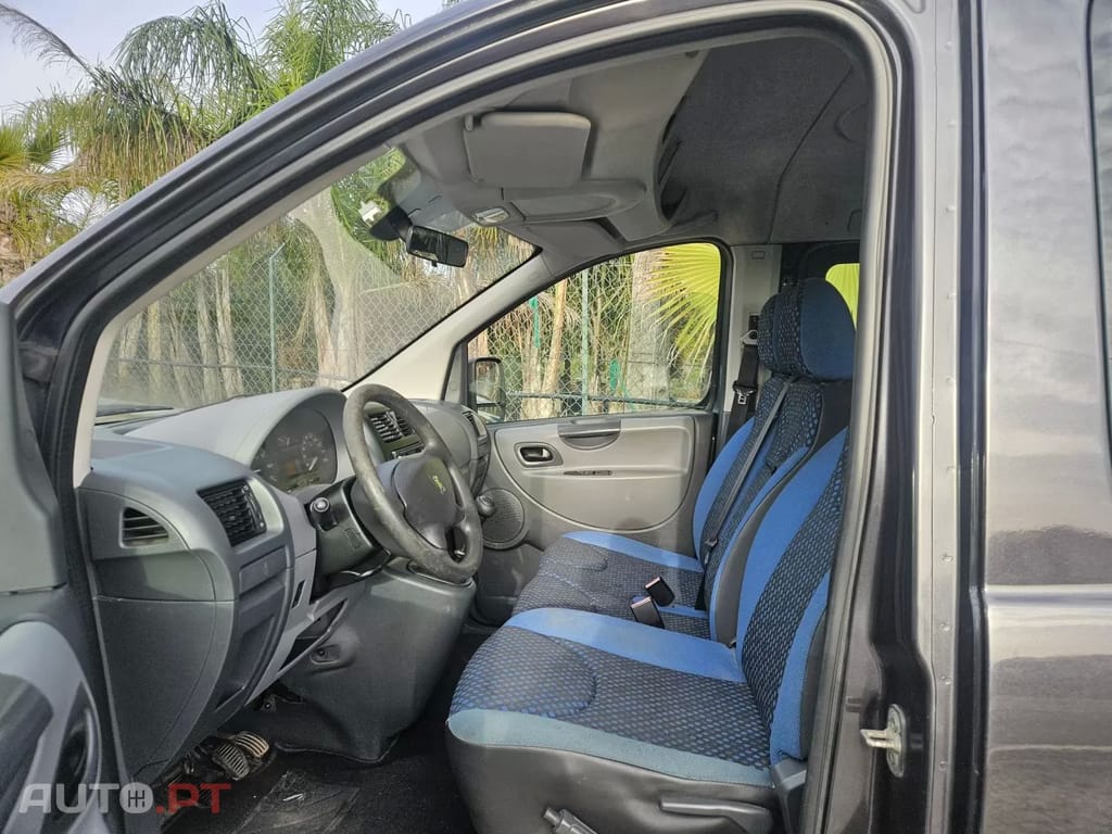 Peugeot E-Expert 9 lugares
