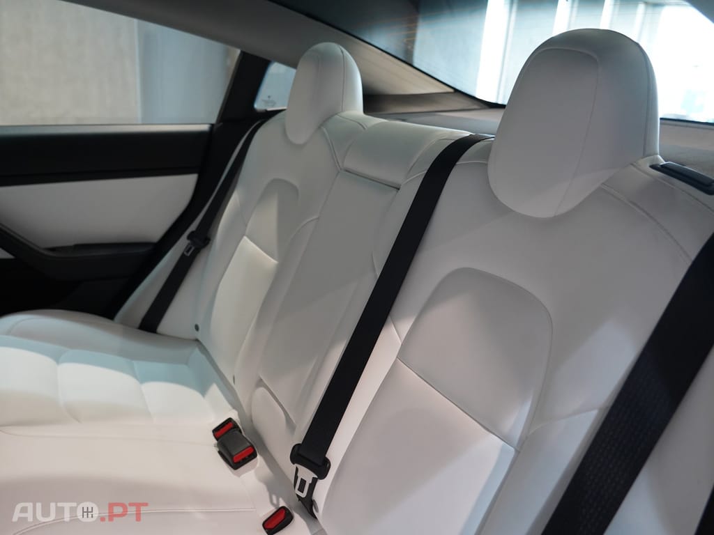 Tesla Model 3 Tração Traseira