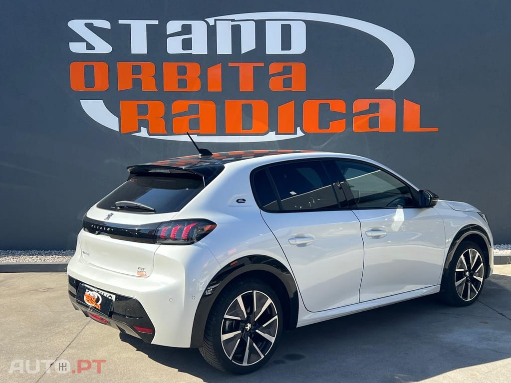 Peugeot E-208 50 kWh GT Pack