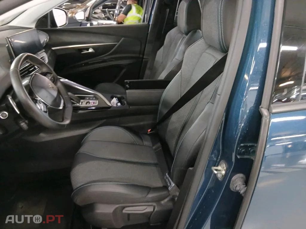 Peugeot 3008 1.6 Hybrid Allure e-EAT8