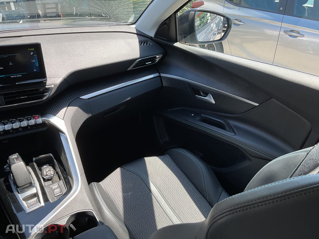 Peugeot 3008 1.6 Hybrid Allure e-EAT8