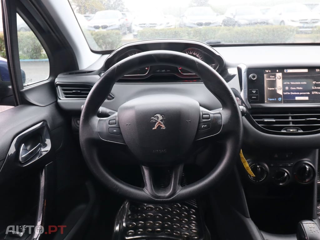 Peugeot 208 1.4 HDi Active — fotografia 12