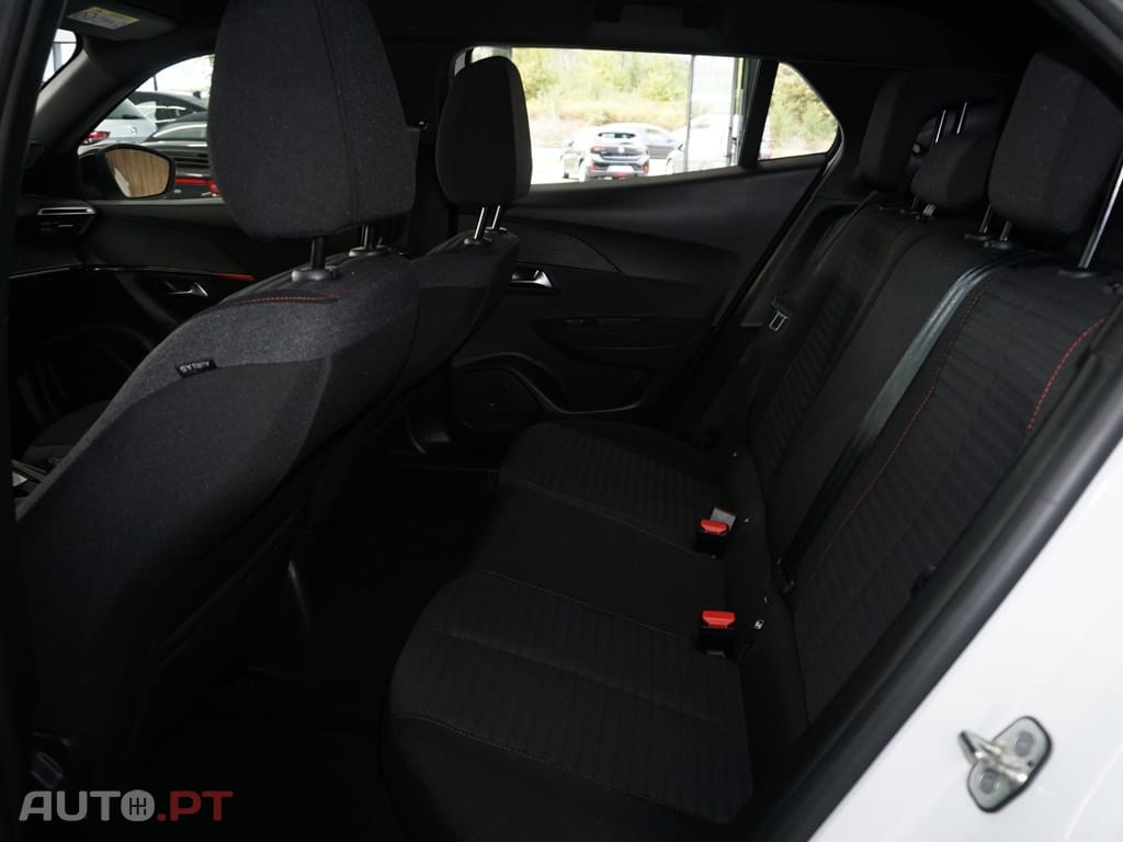 Peugeot 2008 PureTech 130 EAT8 Allure