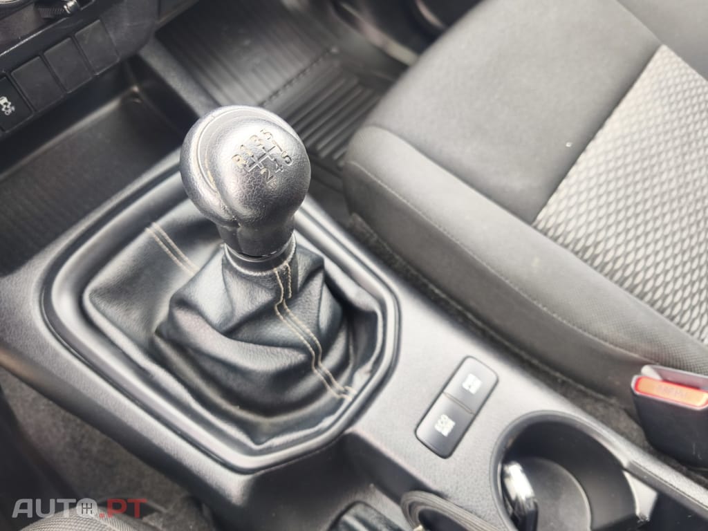 Toyota Hilux 2.4 D-4D 2WD CD