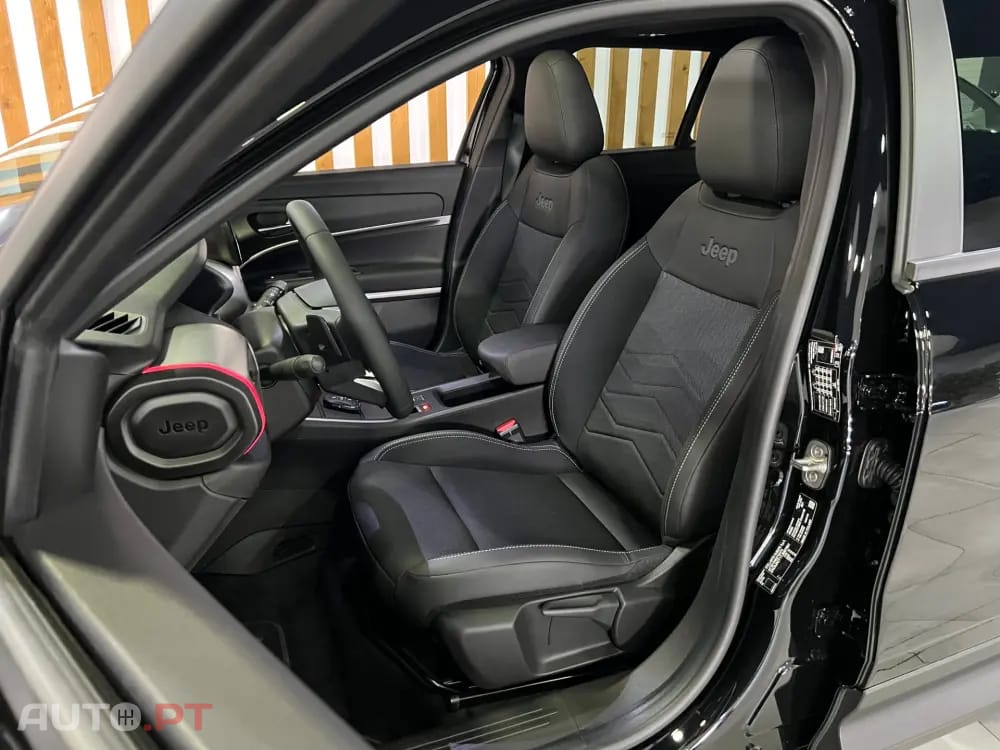 Jeep Avenger 1.2 e-Hybrid Summit DCT