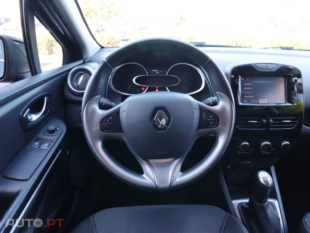 Renault Clio Sport Tourer 1.5 dCi Dynamique S — fotografia 12