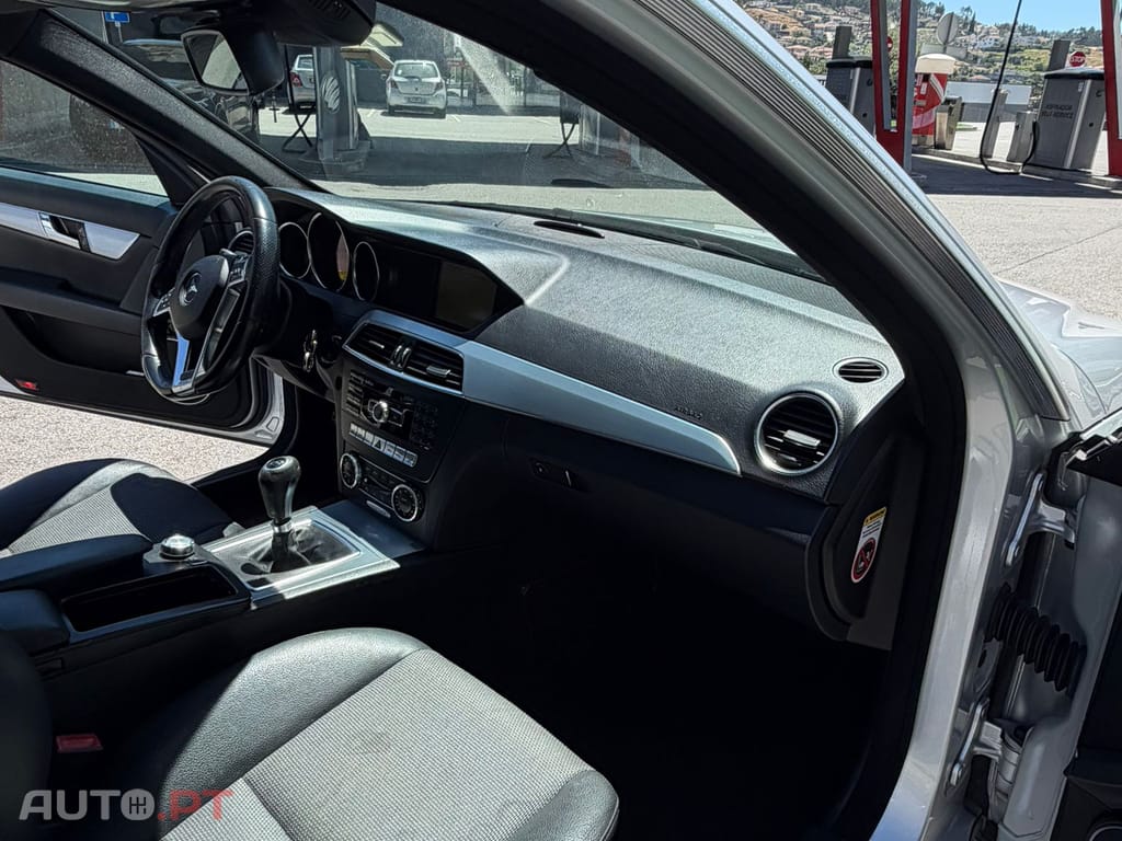 Mercedes-Benz 220 C220