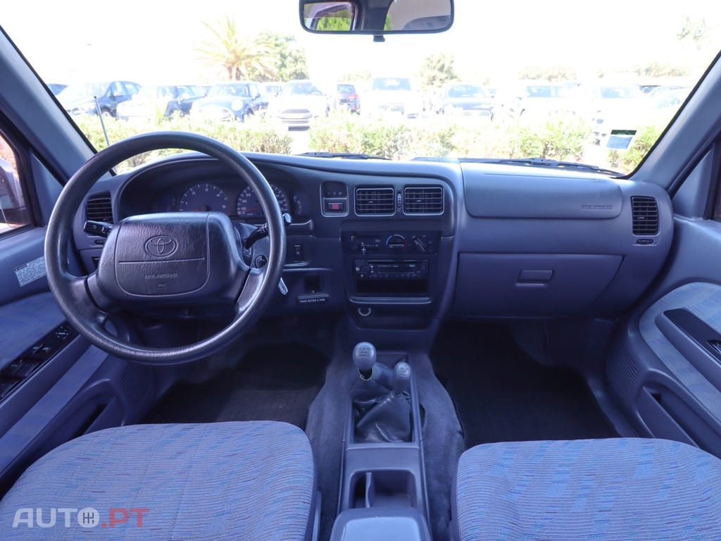Toyota Hilux 2.4 TD LN165LSR Tracker
