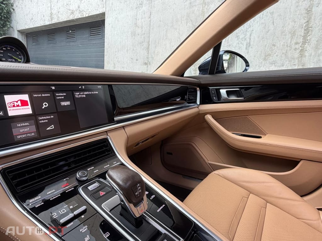 Porsche Panamera 4 E-Hybrid Platinum Edition