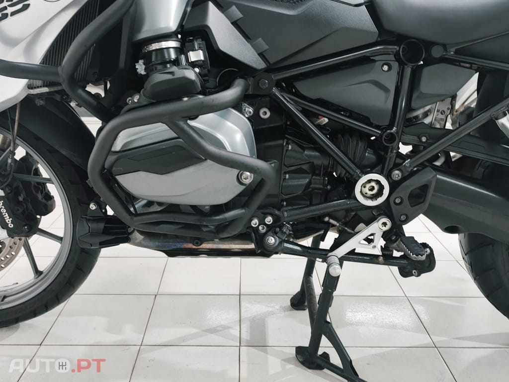 BMW R .