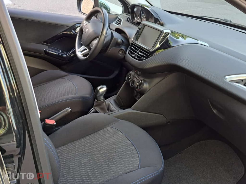 Peugeot 208 1,2 Signature