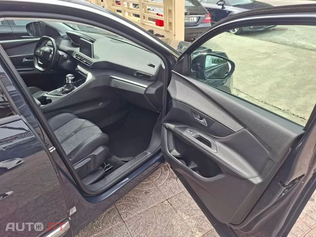 Peugeot 3008  Puretech 130 Stop Start Allure