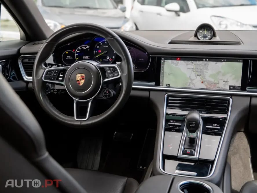 Porsche Panamera 4 E-Hybrid Platinum Edition