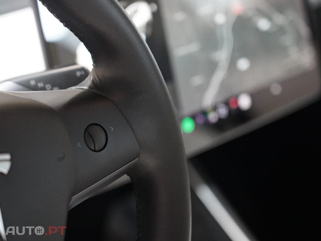 Tesla Model 3 Tração Traseira