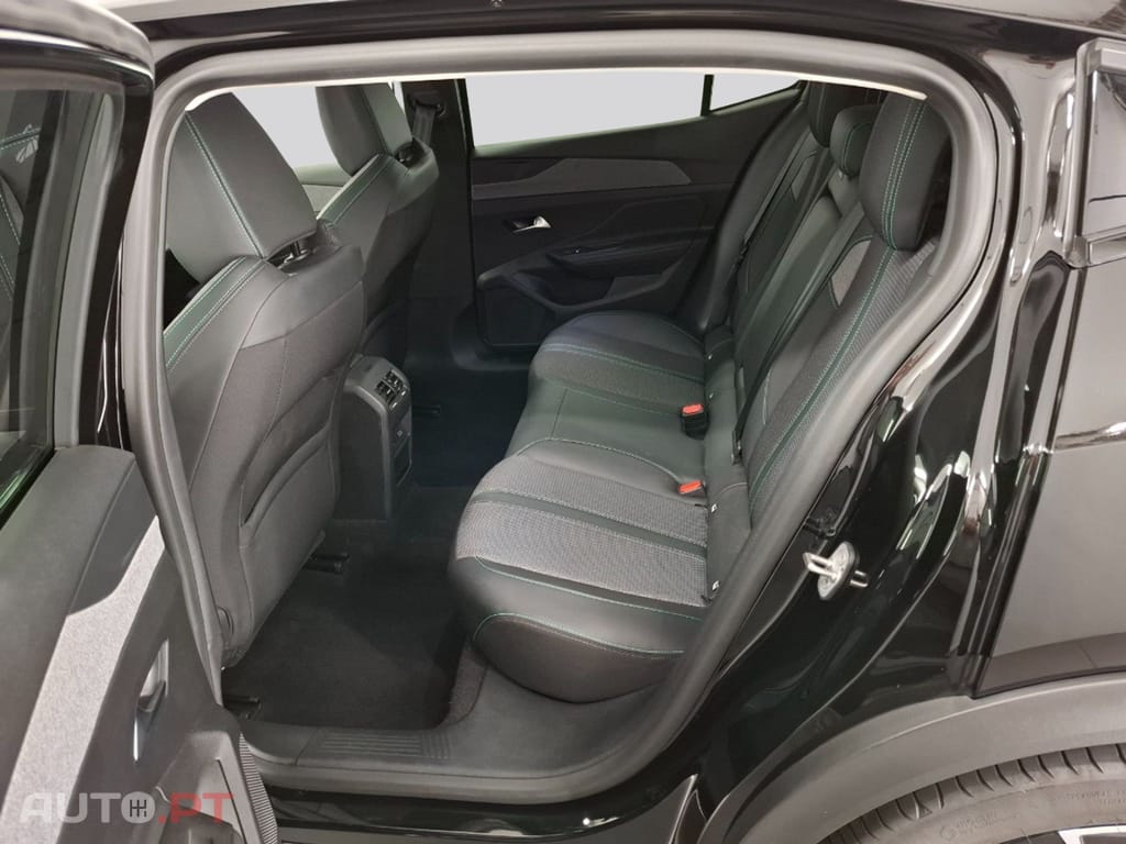 Peugeot 408 MHEV Allure