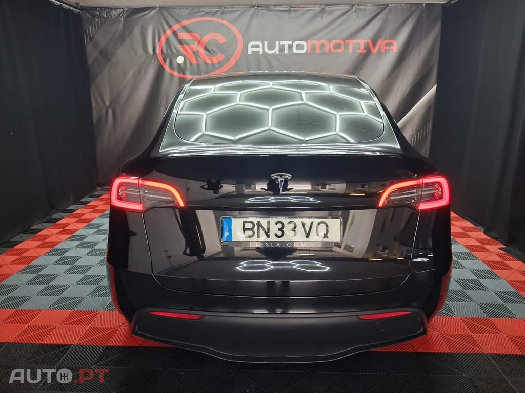 Tesla Model Y Long-Range RWD