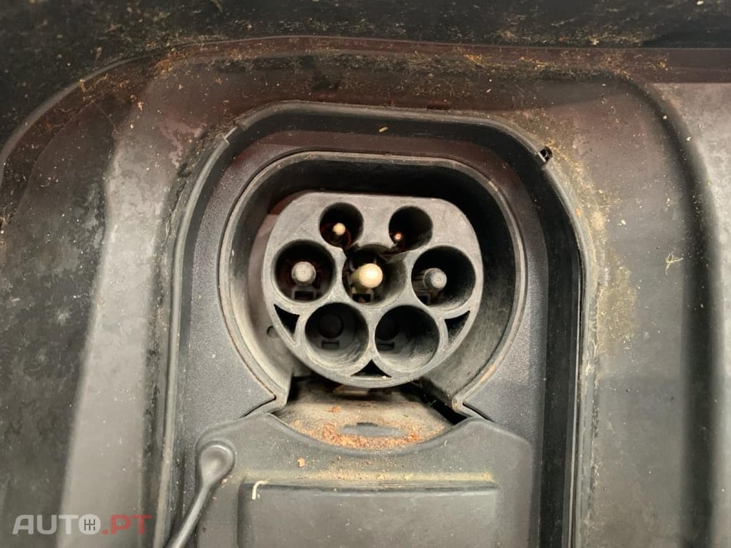 Peugeot E-2008 50 kWh GT