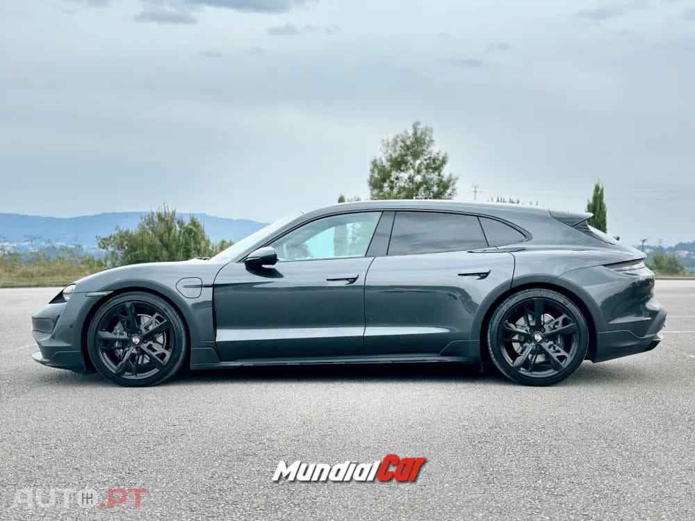 Porsche Taycan 4