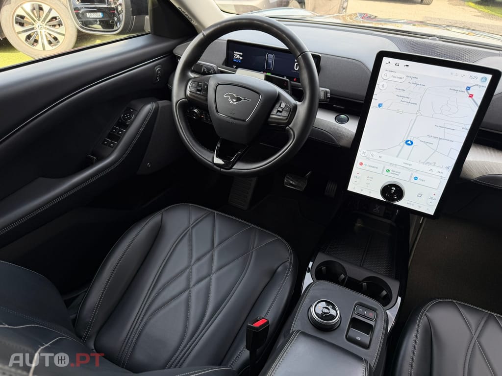 Ford Mustang Mach-E Alargada