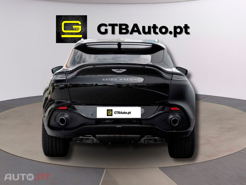 Aston Martin DBX V8
