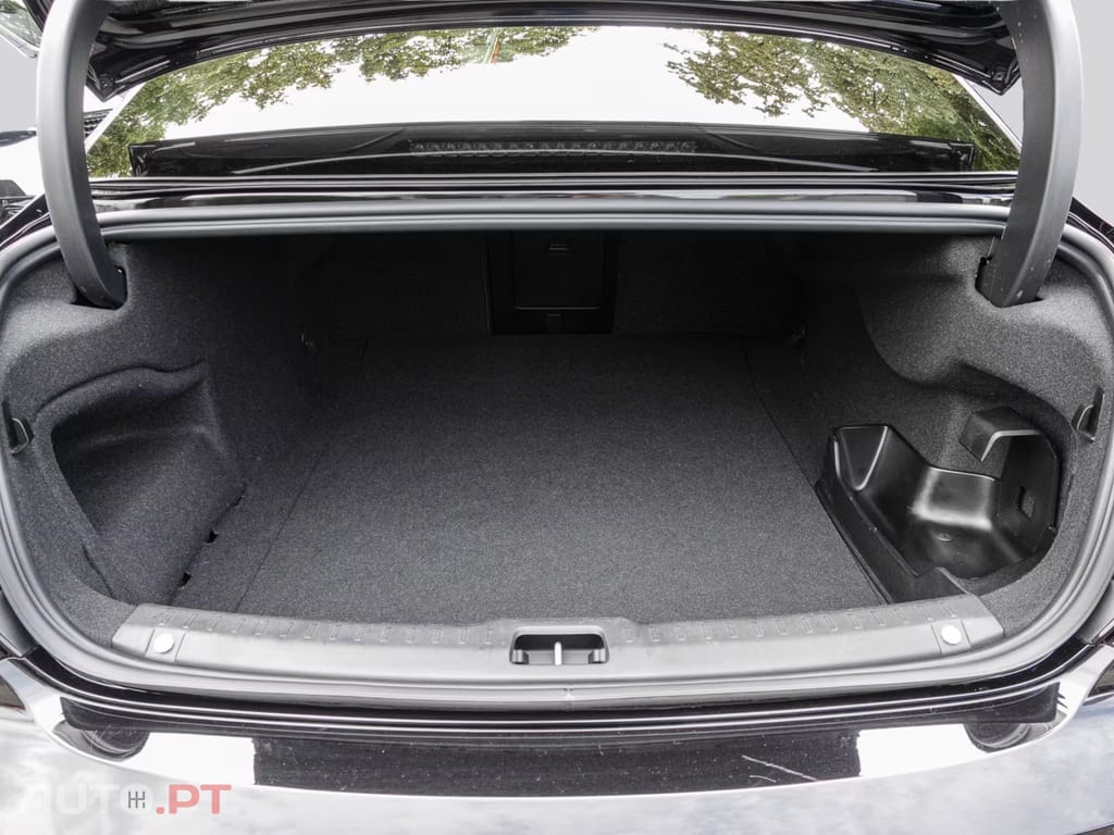 Volvo S90 T8 Twin Engine AWD