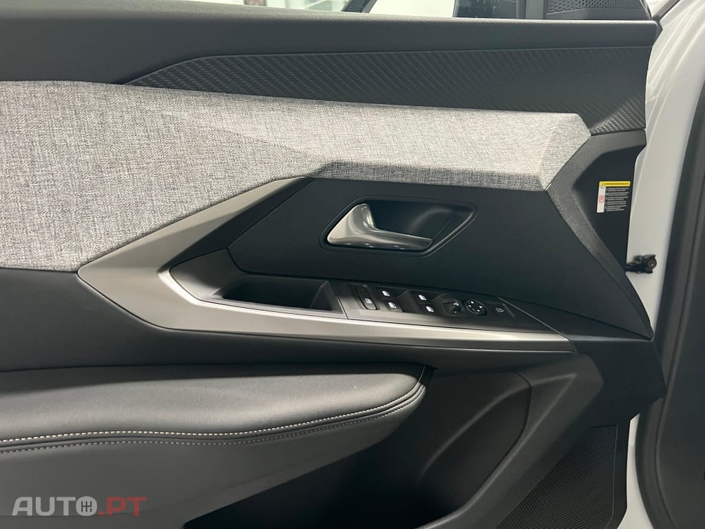 Peugeot 5008 1.2 Hybrid Allure e-DCS6