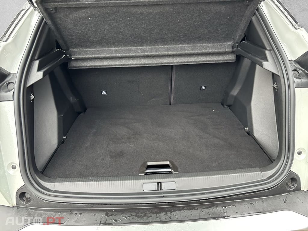 Peugeot E-2008 GT 
