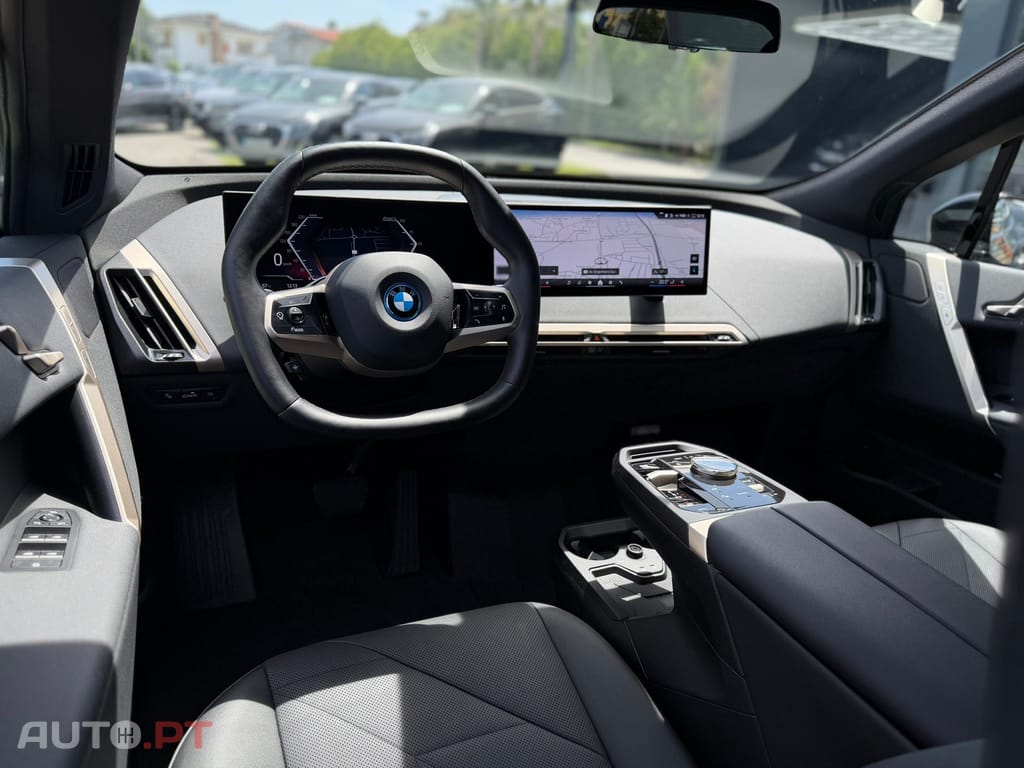 BMW iX xDrive 40 Pack Desportivo