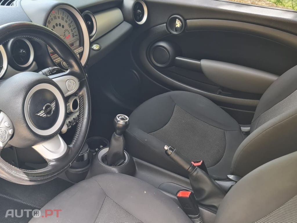 MINI Cooper Cooper D