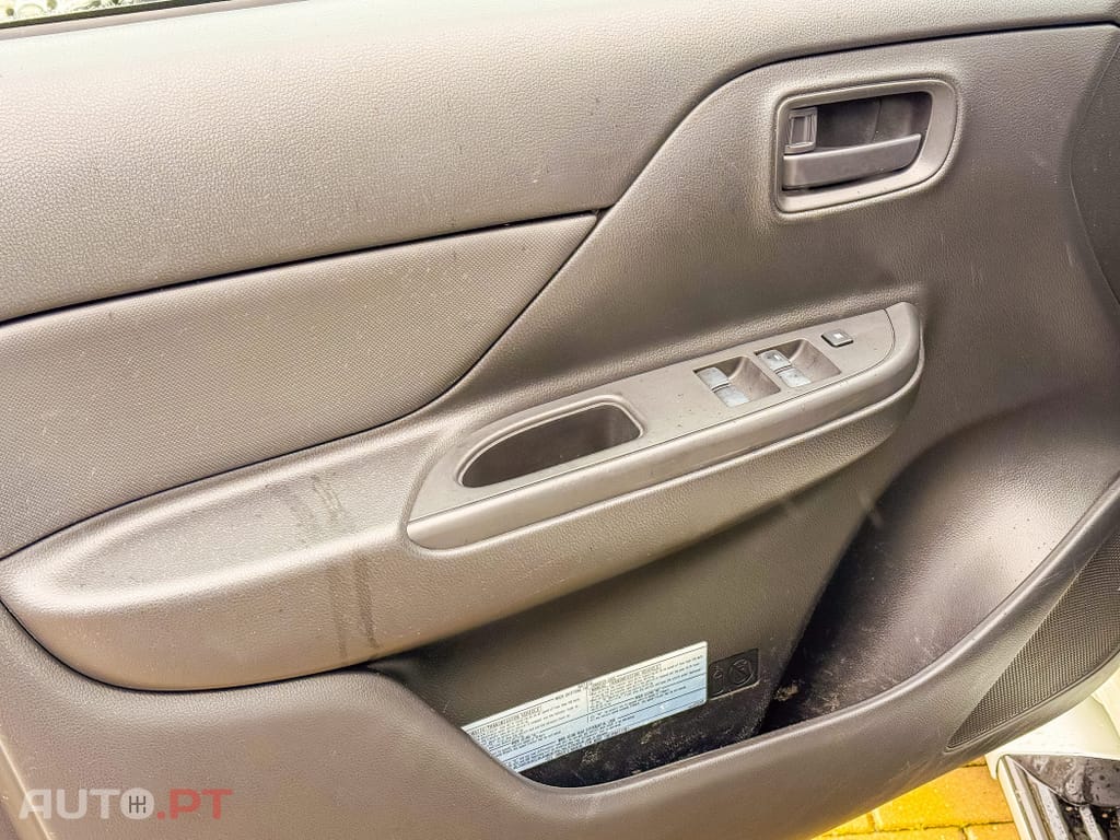 Mitsubishi L200 2.3 DI-D CD Invite 4WD