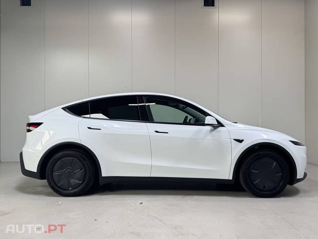 Tesla Model Y Standard Range