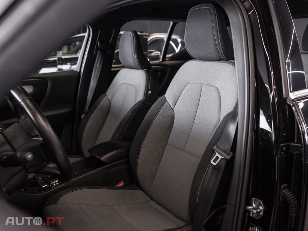 Volvo XC40 T5 Recharge DKG Plus Dark